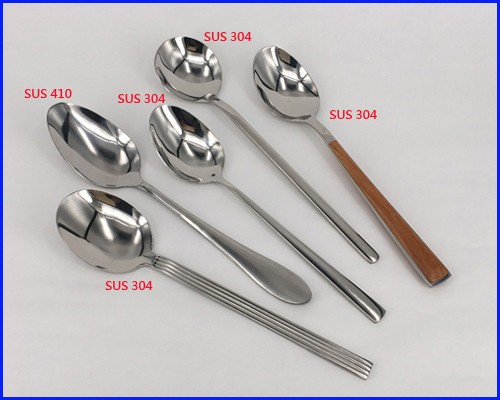 厂家供应 304 410不锈钢汤匙 不锈钢木柄汤匙 椭圆勺汤匙 不锈钢汤勺 小杓子 圆勺